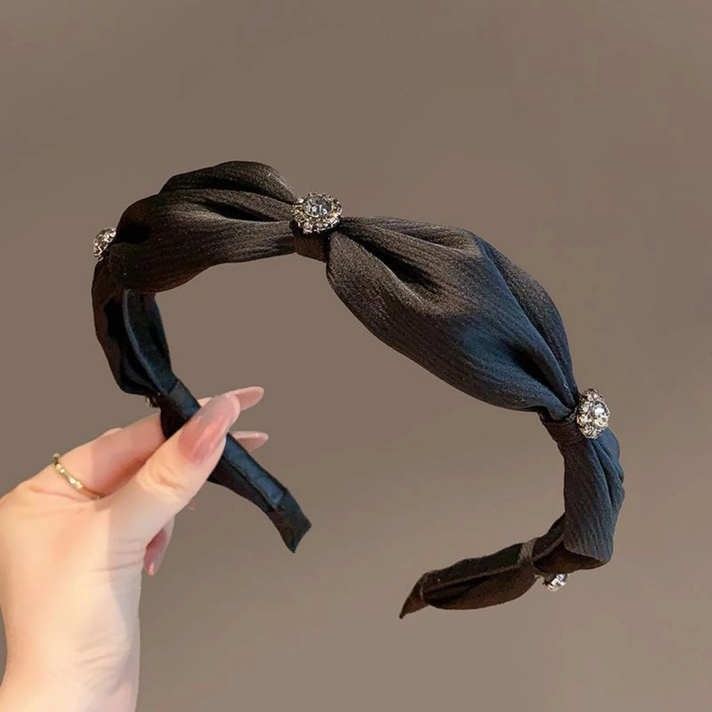Faixa de Cabelo Cetim Coreana com Strass - Retrô Elegante