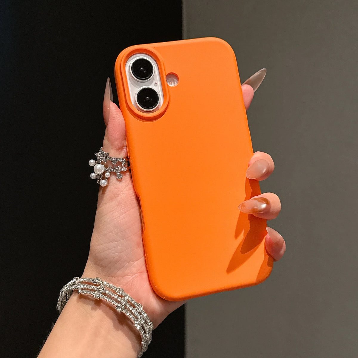 Capa Original de Silicone Líquido na Cor Laranja para iPhone 17 Pro Max, 17, 16, 15, 14, 13, 12, 11 Pro Max, mini e Plus, com Borda Antiderrapante.
