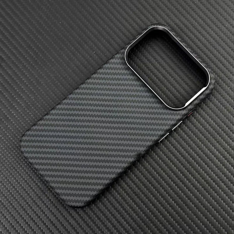 Capa Magnética de Armadura com Textura de Fibra de Carbono para iPhone 17 17Pro Max 16 Pro 15 14 13 Lente de Liga Ultrafina  Capa Dura com Carregamento Sem Fio