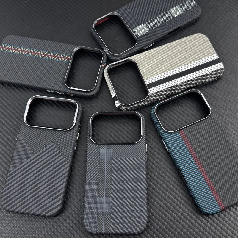 Capa Magnética de Armadura com Textura de Fibra de Carbono para iPhone 17 17Pro Max 16 Pro 15 14 13 Lente de Liga Ultrafina  Capa Dura com Carregamento Sem Fio