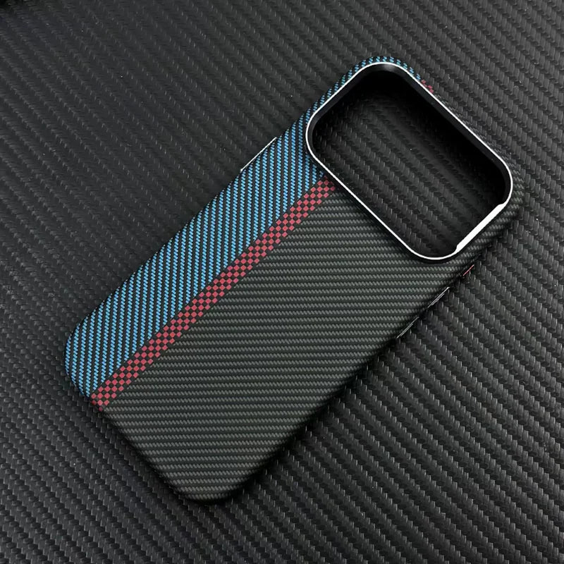 Capa Magnética de Armadura com Textura de Fibra de Carbono para iPhone 17 17Pro Max 16 Pro 15 14 13 Lente de Liga Ultrafina  Capa Dura com Carregamento Sem Fio