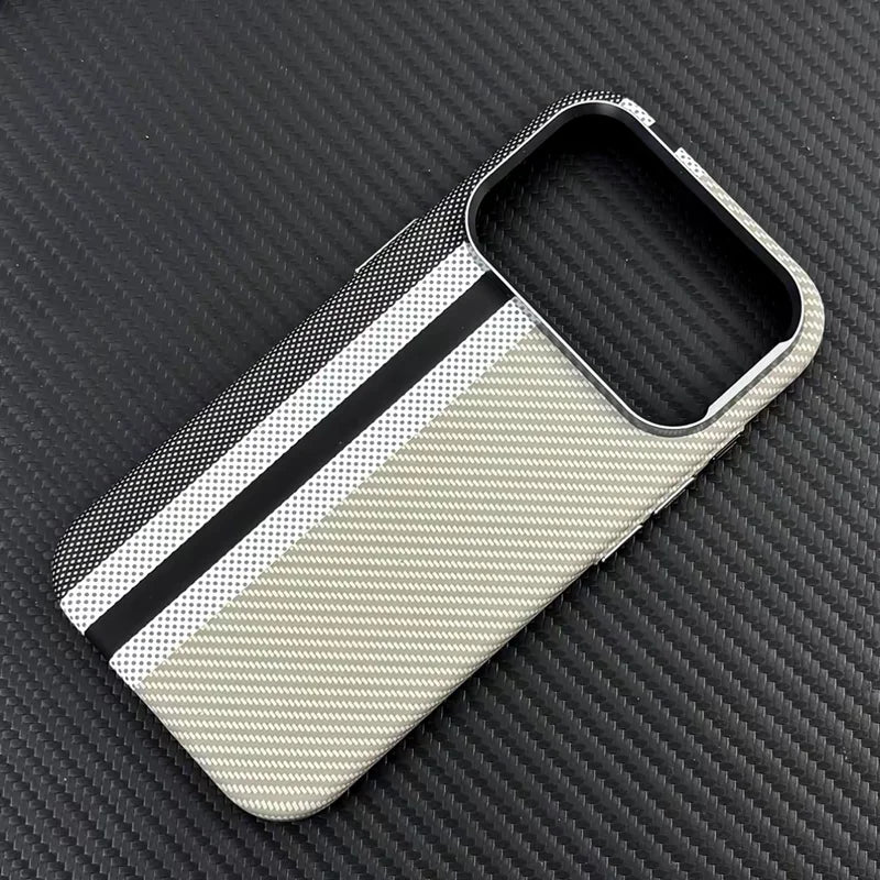 Capa Magnética de Armadura com Textura de Fibra de Carbono para iPhone 17 17Pro Max 16 Pro 15 14 13 Lente de Liga Ultrafina  Capa Dura com Carregamento Sem Fio