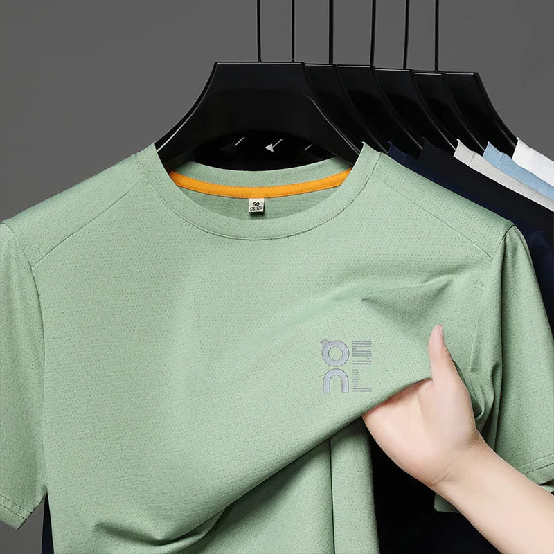 Camiseta masculina de verão de manga curta de seda gelada de marca de alto padrão, respirável, confortável, de secagem rápida, com estampa de moda, gola redonda casual.