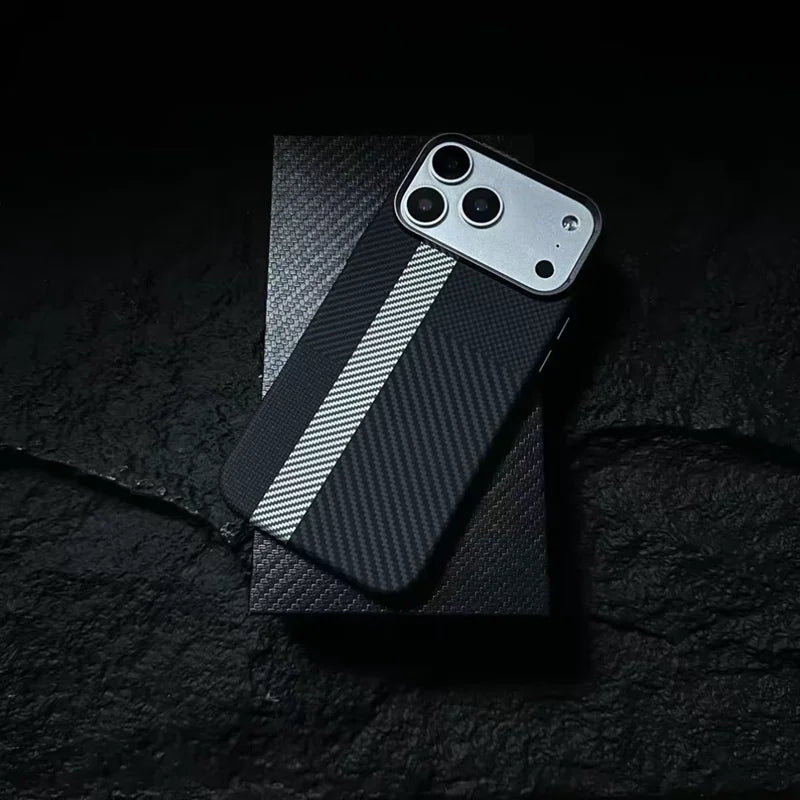 Capa Magnética de Armadura com Textura de Fibra de Carbono para iPhone 17 17Pro Max 16 Pro 15 14 13 Lente de Liga Ultrafina  Capa Dura com Carregamento Sem Fio