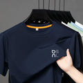 Camiseta masculina de verão de manga curta de seda gelada de marca de alto padrão, respirável, confortável, de secagem rápida, com estampa de moda, gola redonda casual.