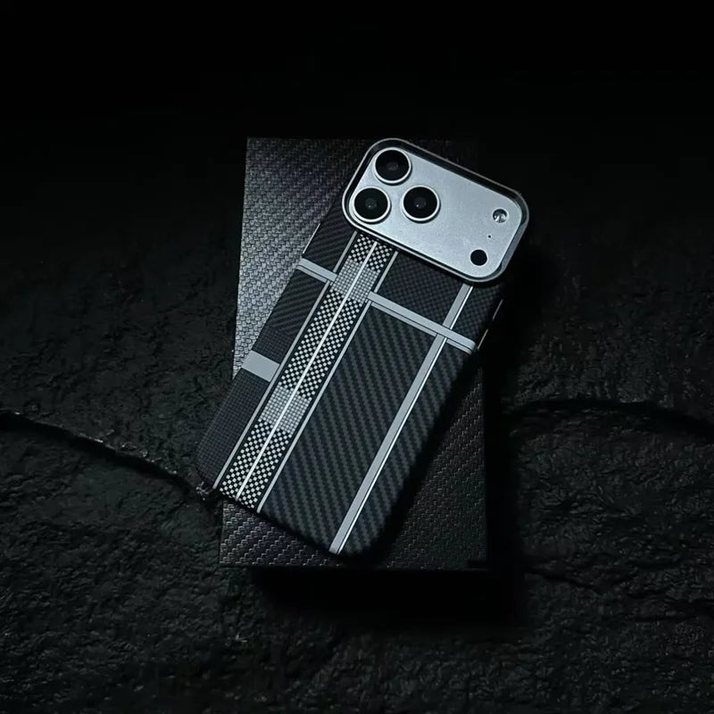 Capa Magnética de Armadura com Textura de Fibra de Carbono para iPhone 17 17Pro Max 16 Pro 15 14 13 Lente de Liga Ultrafina  Capa Dura com Carregamento Sem Fio