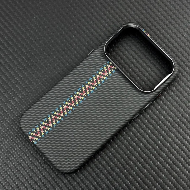 Capa Magnética de Armadura com Textura de Fibra de Carbono para iPhone 17 17Pro Max 16 Pro 15 14 13 Lente de Liga Ultrafina  Capa Dura com Carregamento Sem Fio